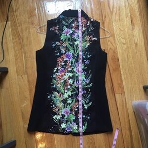 Floral Mural vest size small